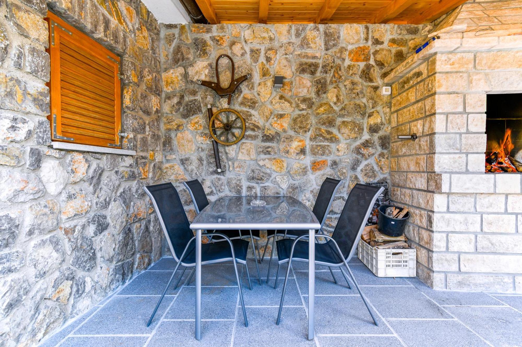 Apartman Lavanda Sa Bazenom I Okucnicom 4* Hreljin Εξωτερικό φωτογραφία